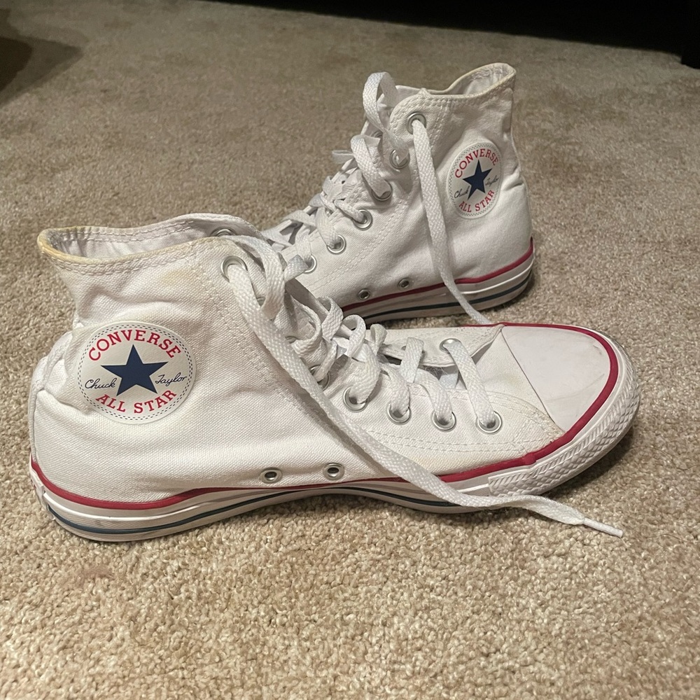 WHITE HIGHTOP CONVERSE
